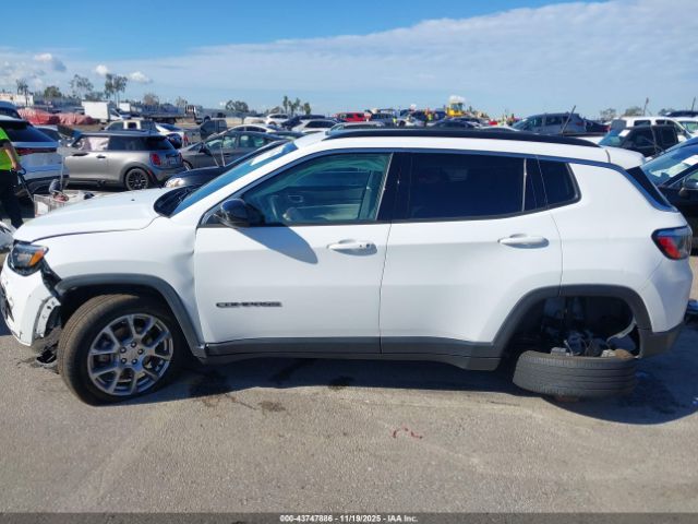 Jeep Compass Latitude Lux 4x4 Image 3