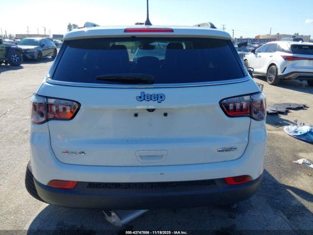 Jeep Compass Latitude Lux 4x4 Image 16