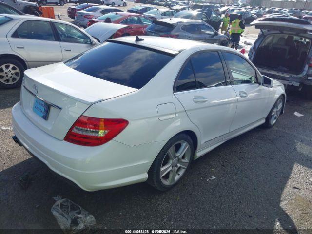 Mercedes-Benz C-Class Image 3