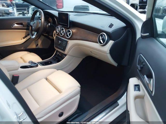 Mercedes-Benz GLA Image 13