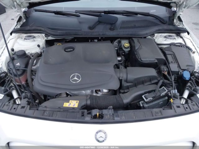 Mercedes-Benz GLA Image 15