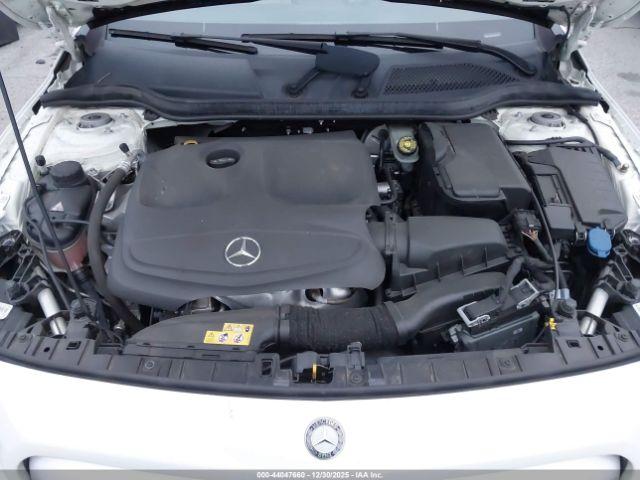 Mercedes-Benz GLA Image 15