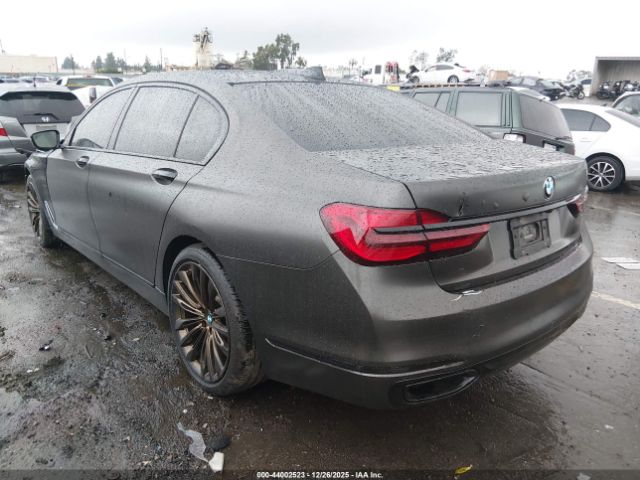BMW 7 Series Image 3