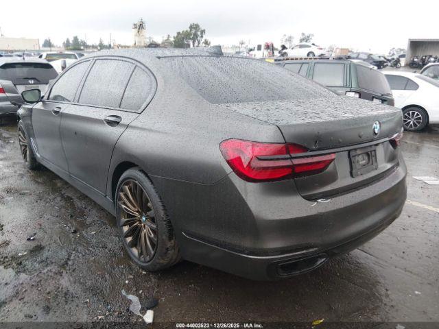 BMW 7 Series Image 3