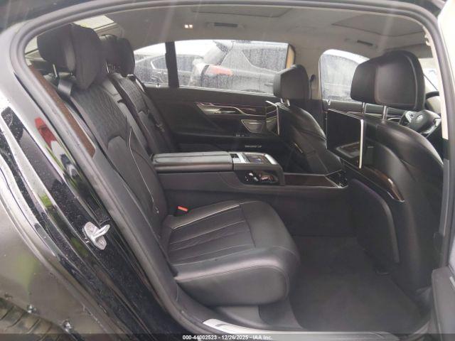 BMW 7 Series Image 15