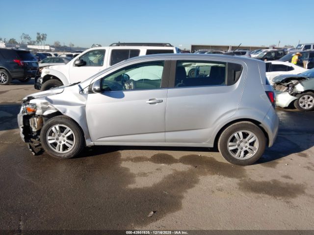 Chevrolet Sonic Lt Auto Image 12