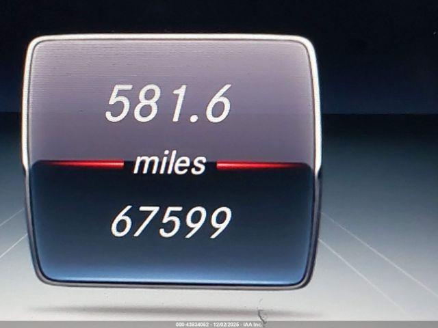 Mercedes-Benz E-Class Image 14