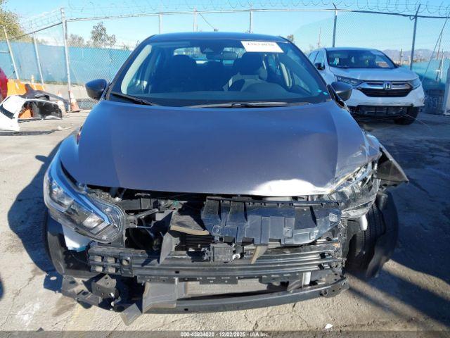 Nissan Versa 1.6 S Image 11