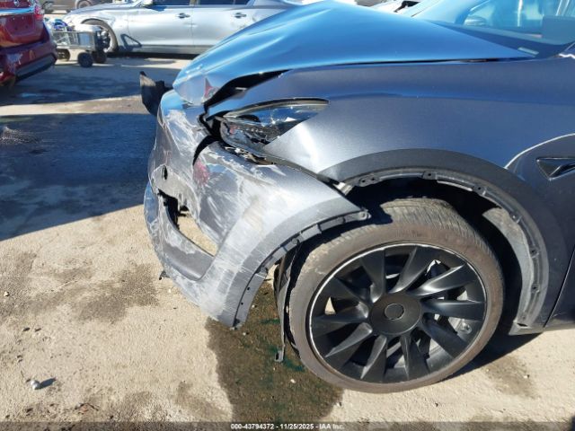 Tesla Model Y Long Range Dual Motor All-wheel Drive Image 4