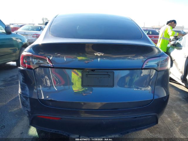 Tesla Model Y Long Range Dual Motor All-wheel Drive Image 14