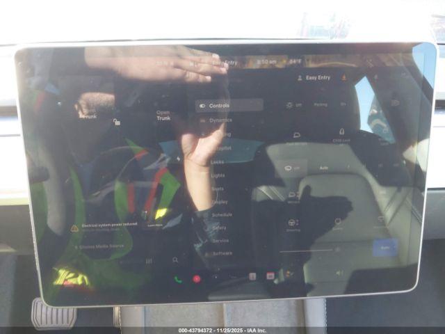 Tesla Model Y Long Range Dual Motor All-wheel Drive Image 17