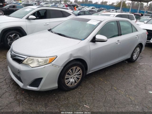 Toyota Camry Le Image 15