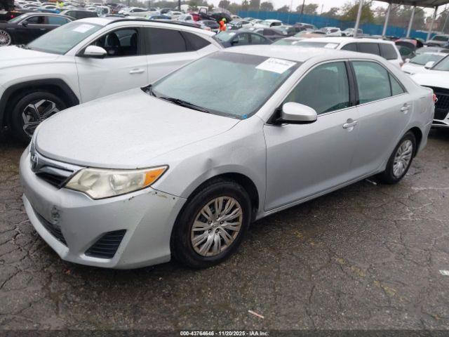 Toyota Camry Le Image 15