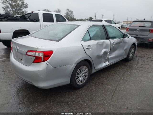 Toyota Camry Le Image 16