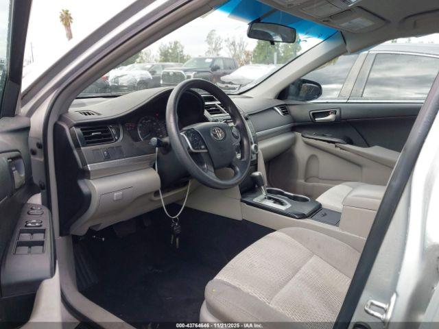 Toyota Camry Le Image 2