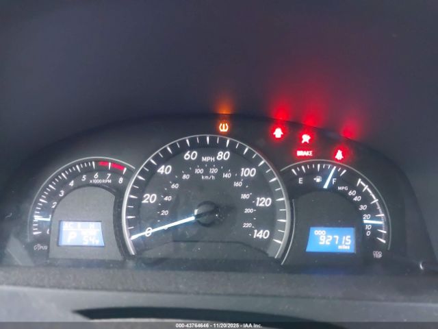 Toyota Camry Le Image 11