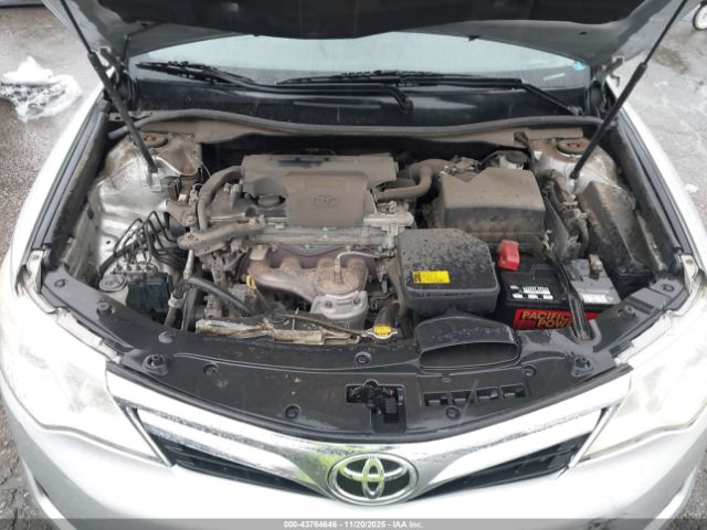 Toyota Camry Le Image 6