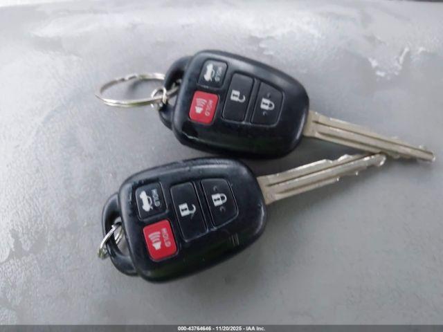 Toyota Camry Le Image 10