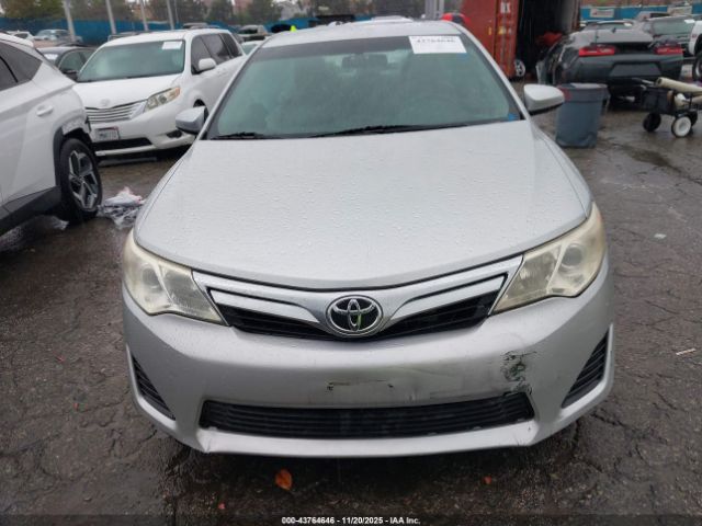 Toyota Camry Le Image 8