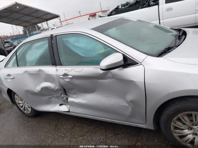 Toyota Camry Le Image 14