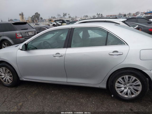 Toyota Camry Le Image 4