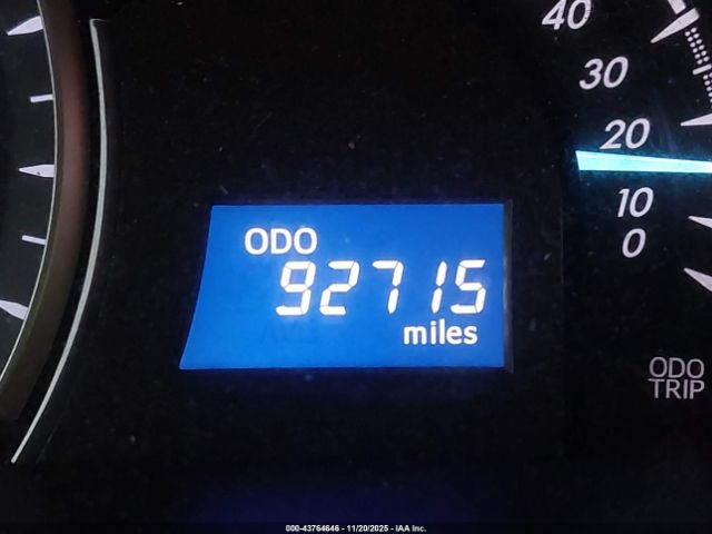 Toyota Camry Le Image 12