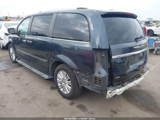 Chrysler Town & Country Limited Image 19