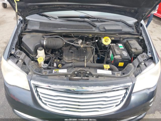 Chrysler Town & Country Limited Image 8