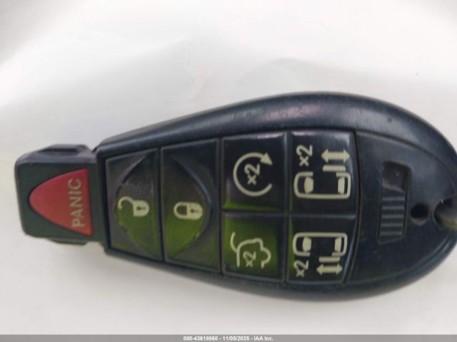 Chrysler Town & Country Limited Image 9