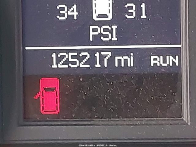 Chrysler Town & Country Limited Image 13