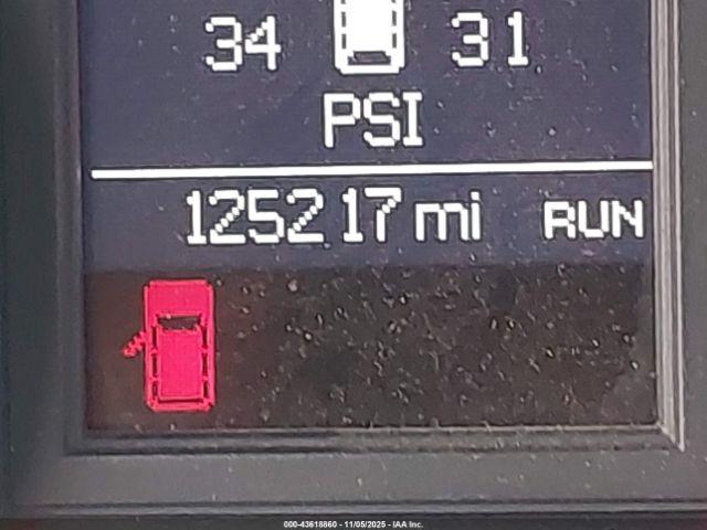 Chrysler Town & Country Limited Image 13