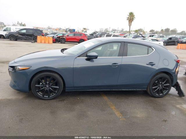 Mazda Mazda3 Premium Image 16