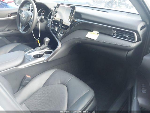 Toyota Camry Xle Image 6