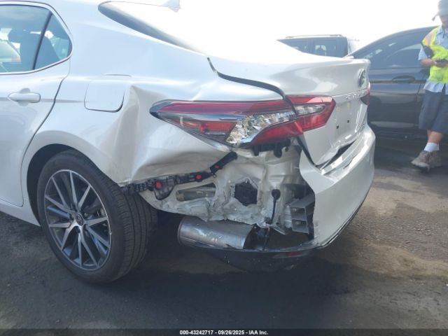 Toyota Camry Xle Image 8