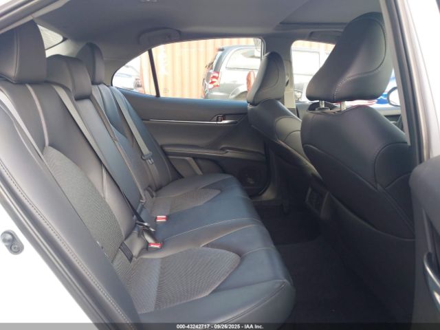 Toyota Camry Xle Image 19