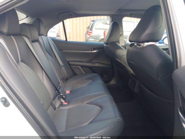 Toyota Camry Xle Image 19