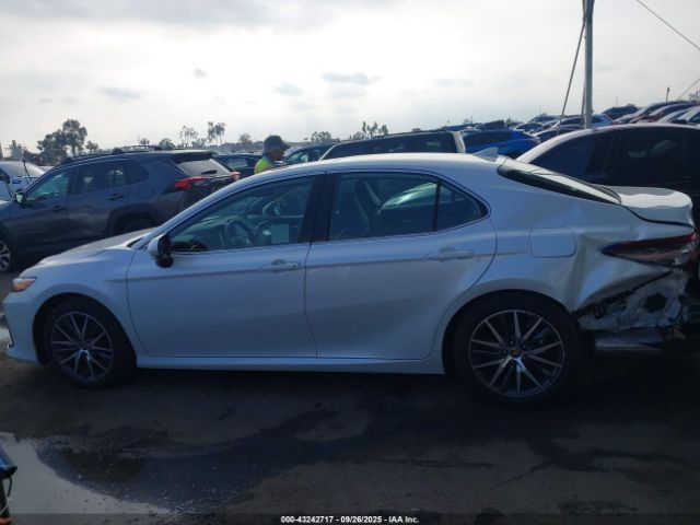 Toyota Camry Xle Image 17