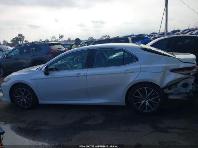 Toyota Camry Xle Image 17