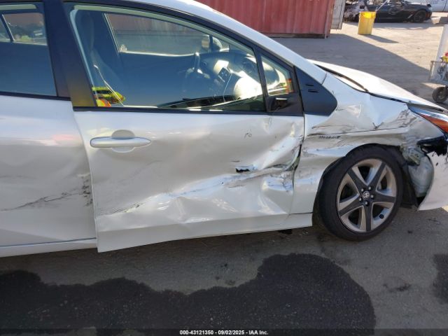 Toyota Prius Xle Image 5