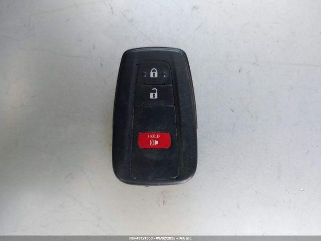 Toyota Prius Xle Image 14