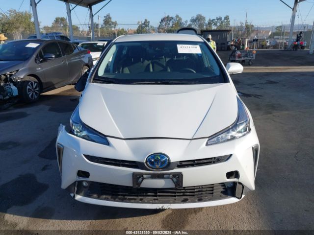 Toyota Prius Xle Image 9