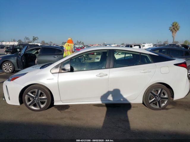 Toyota Prius Xle Image 16