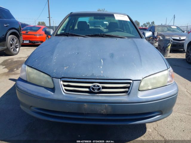 Toyota Camry Le Image 11