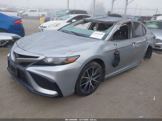 Toyota Camry Se Image 3