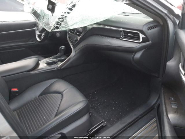 Toyota Camry Se Image 6