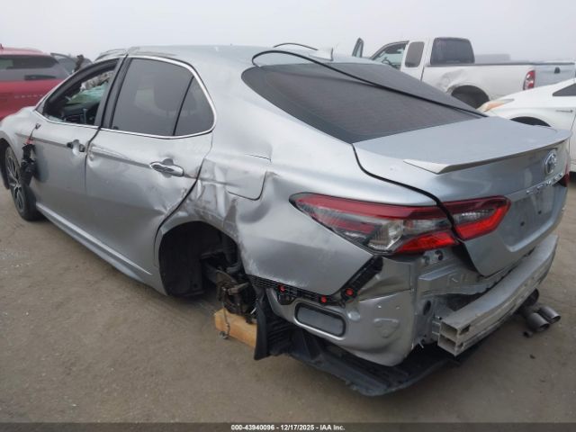 Toyota Camry Se Image 7