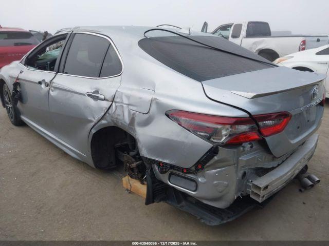 Toyota Camry Se Image 7