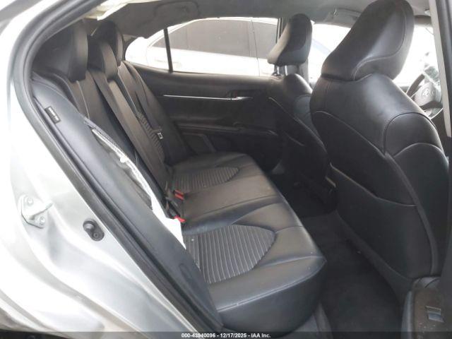 Toyota Camry Se Image 9