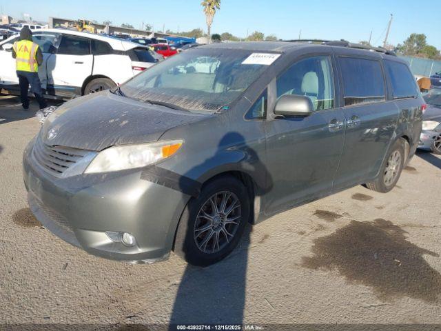 Toyota Sienna Xle V6 Image 16