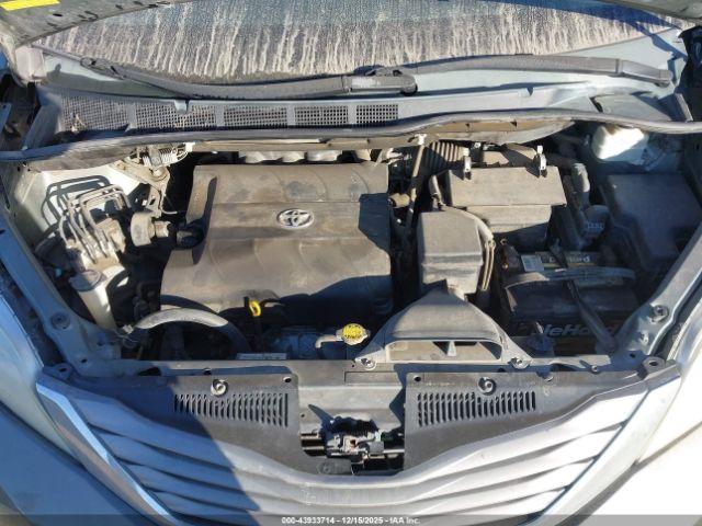 Toyota Sienna Xle V6 Image 8